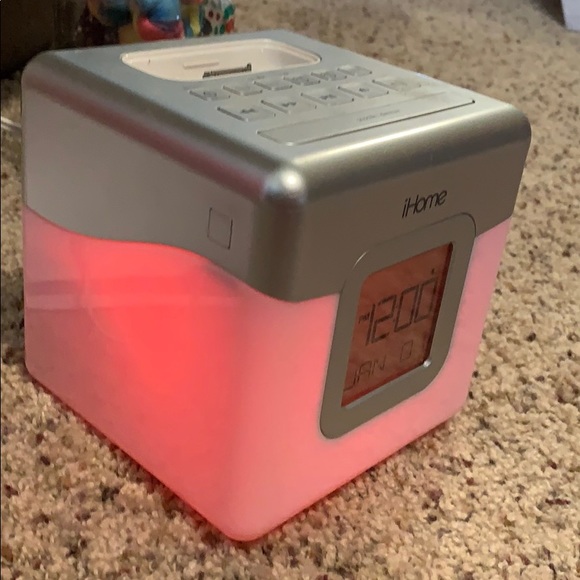Color changing IHome - Picture 3 of 8